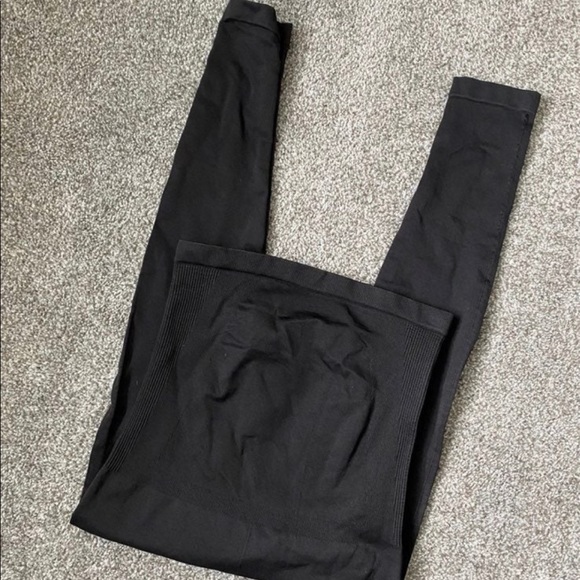 Time and Tru maternity leggings. Excellent conditiin . Used once .  size small - Picture 5 of 6